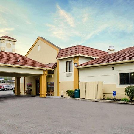 Quality Inn & Suites Medina - Akron West Bagian luar foto