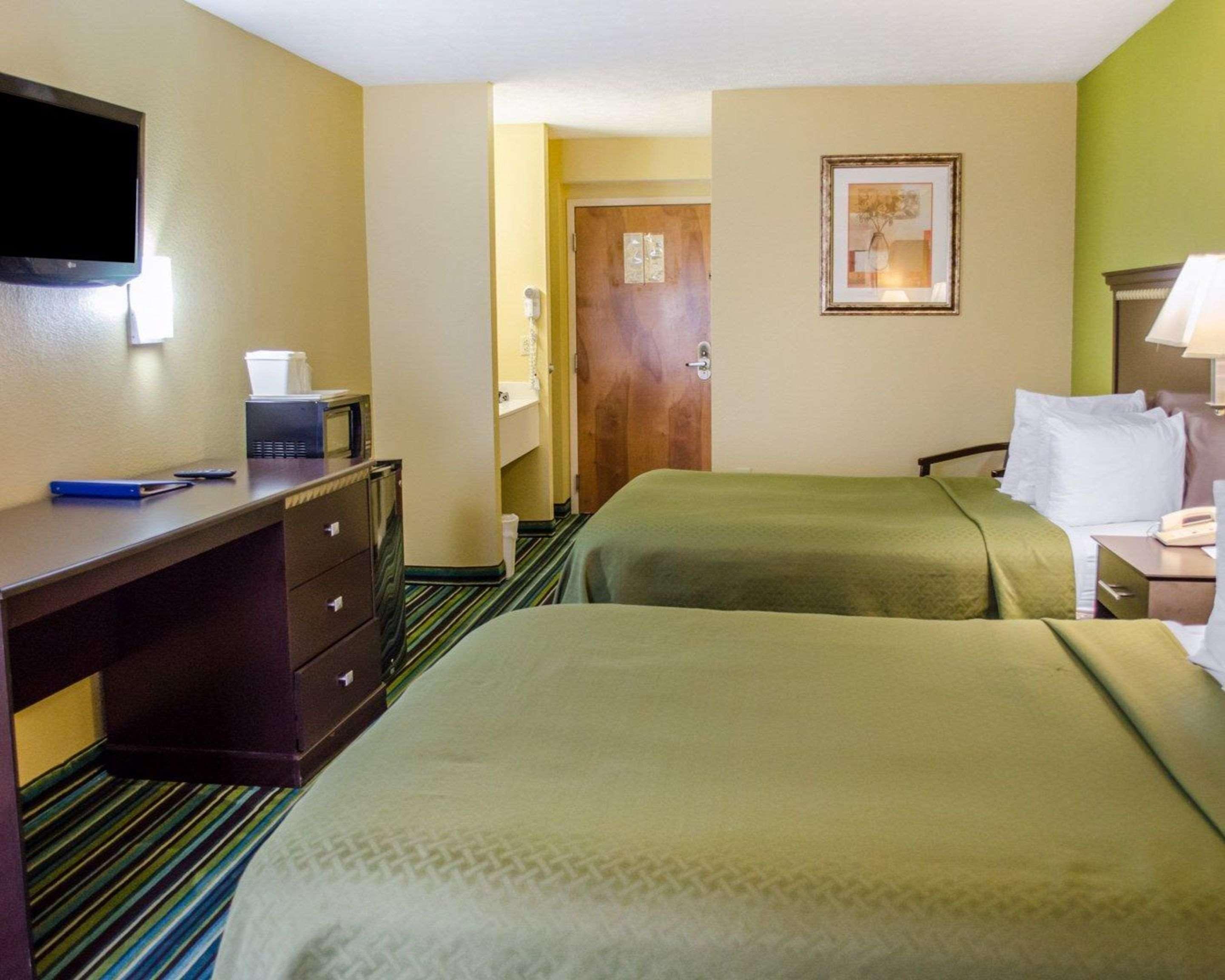 Quality Inn & Suites Medina - Akron West Bagian luar foto