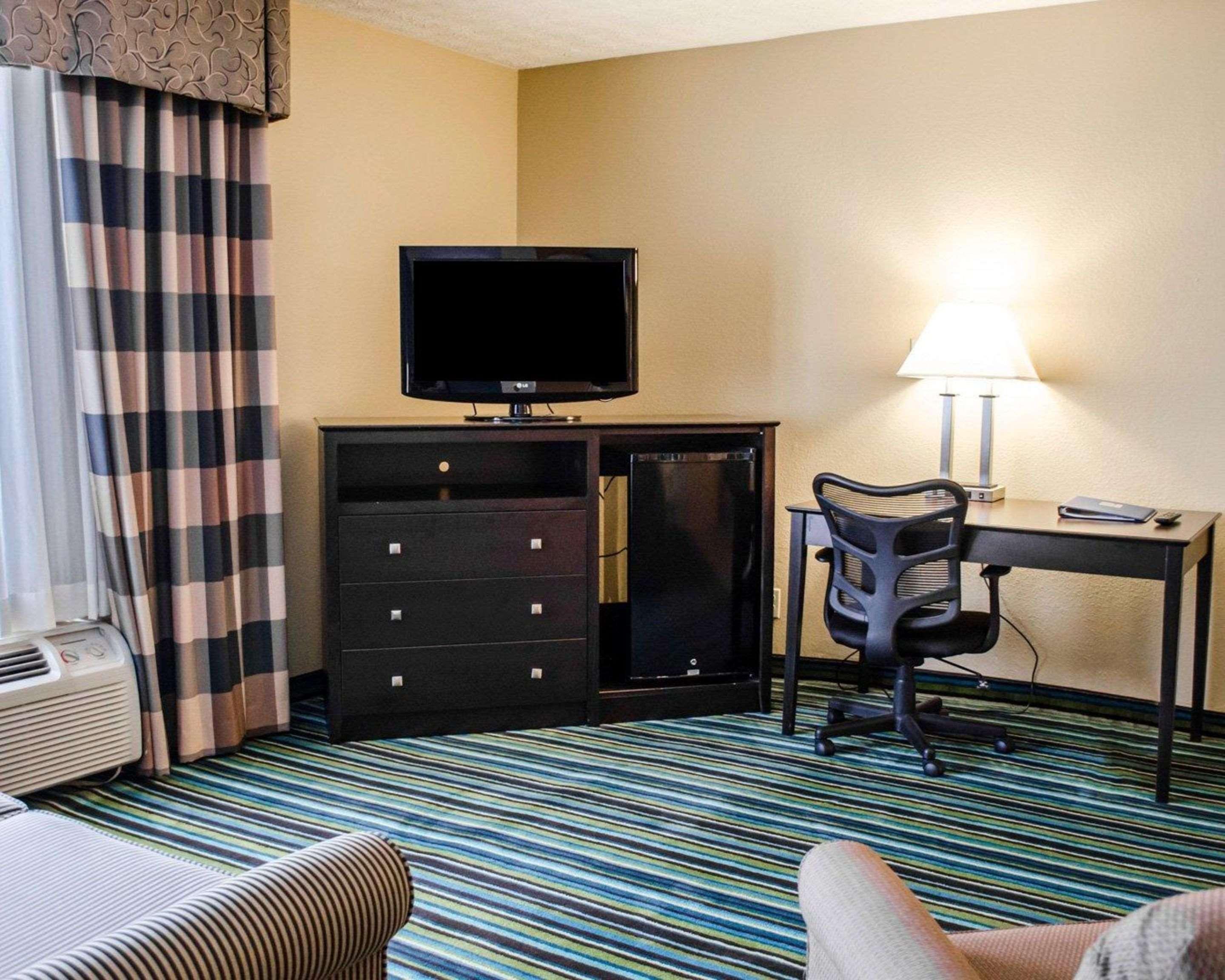 Quality Inn & Suites Medina - Akron West Bagian luar foto