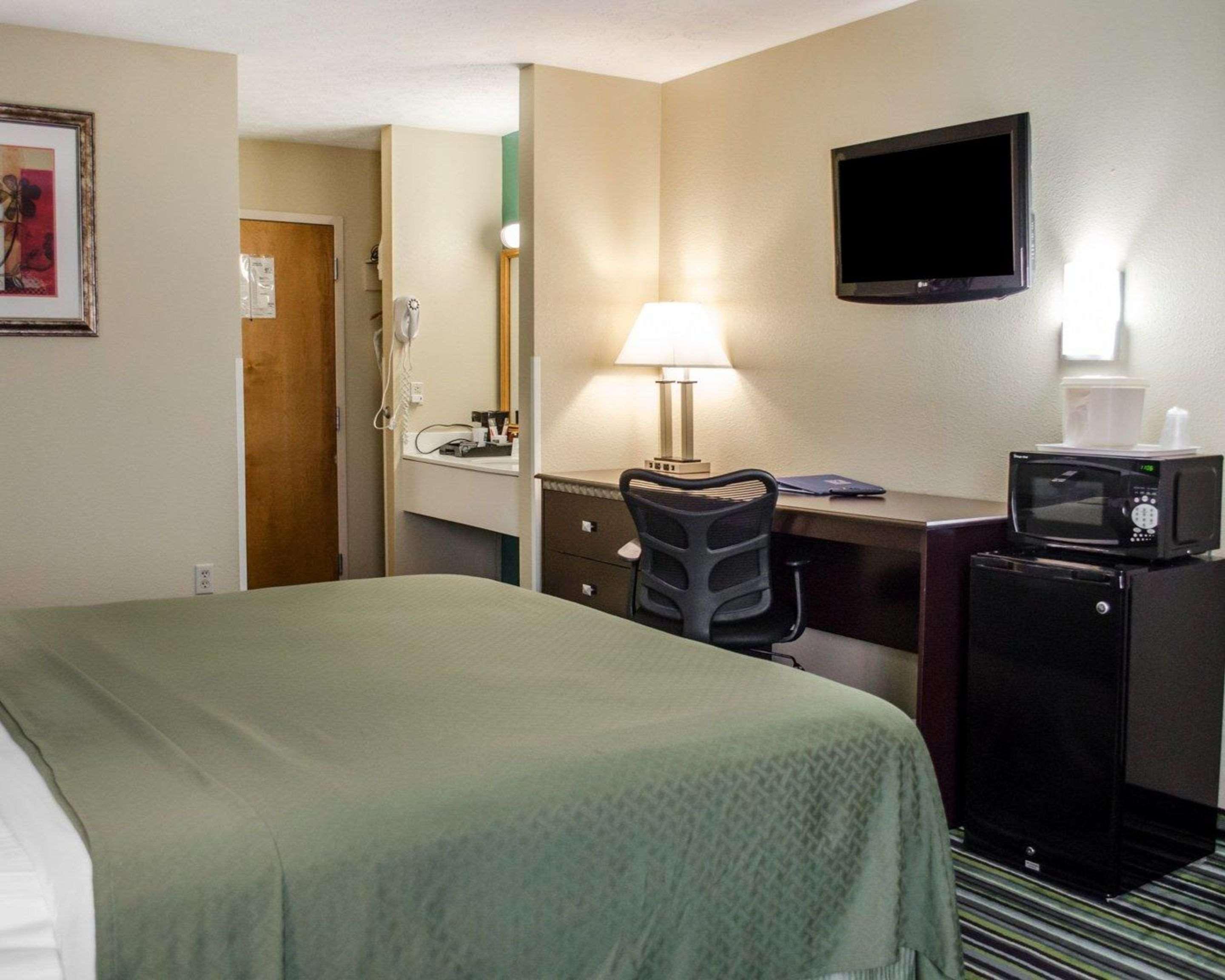 Quality Inn & Suites Medina - Akron West Bagian luar foto