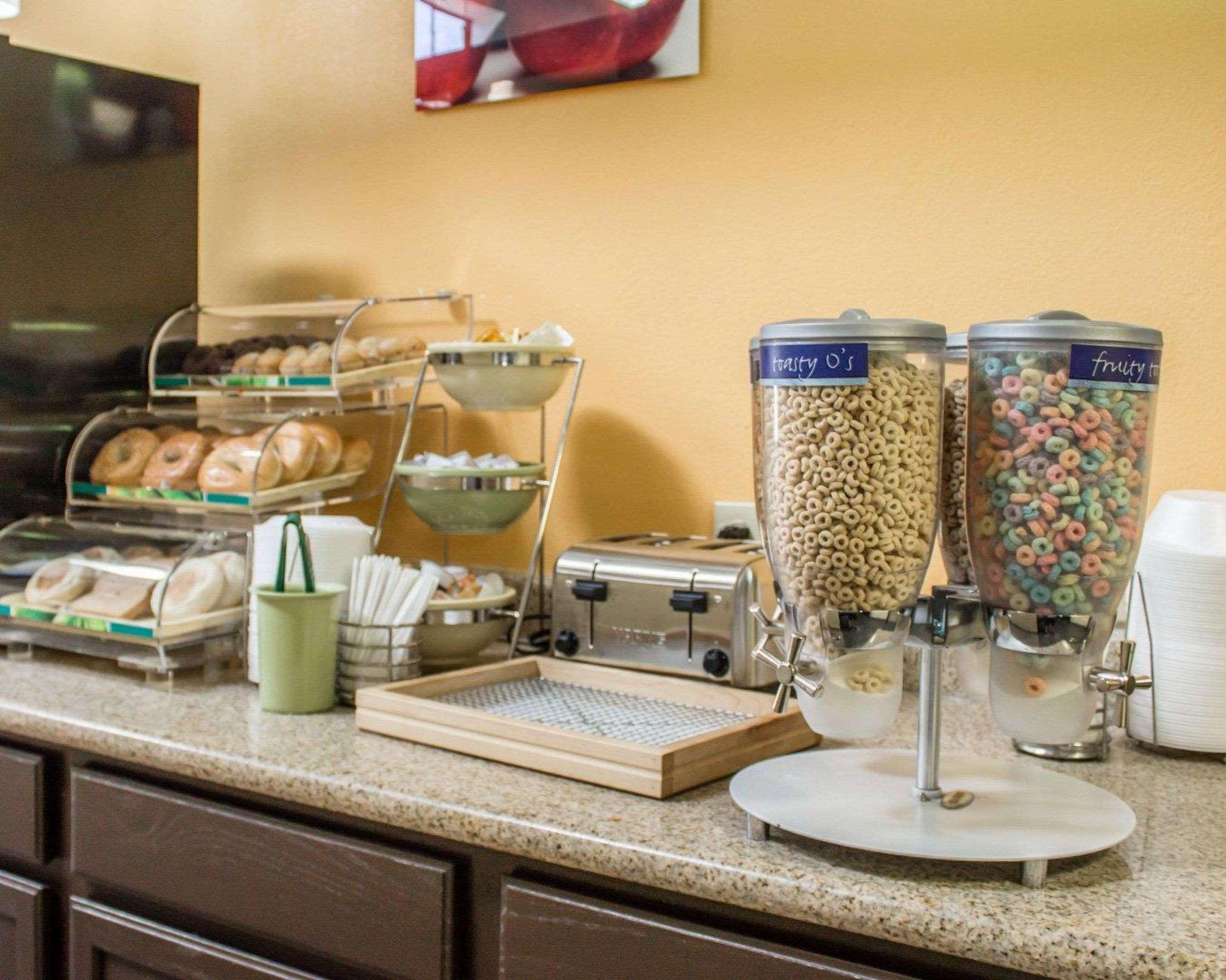 Quality Inn & Suites Medina - Akron West Bagian luar foto