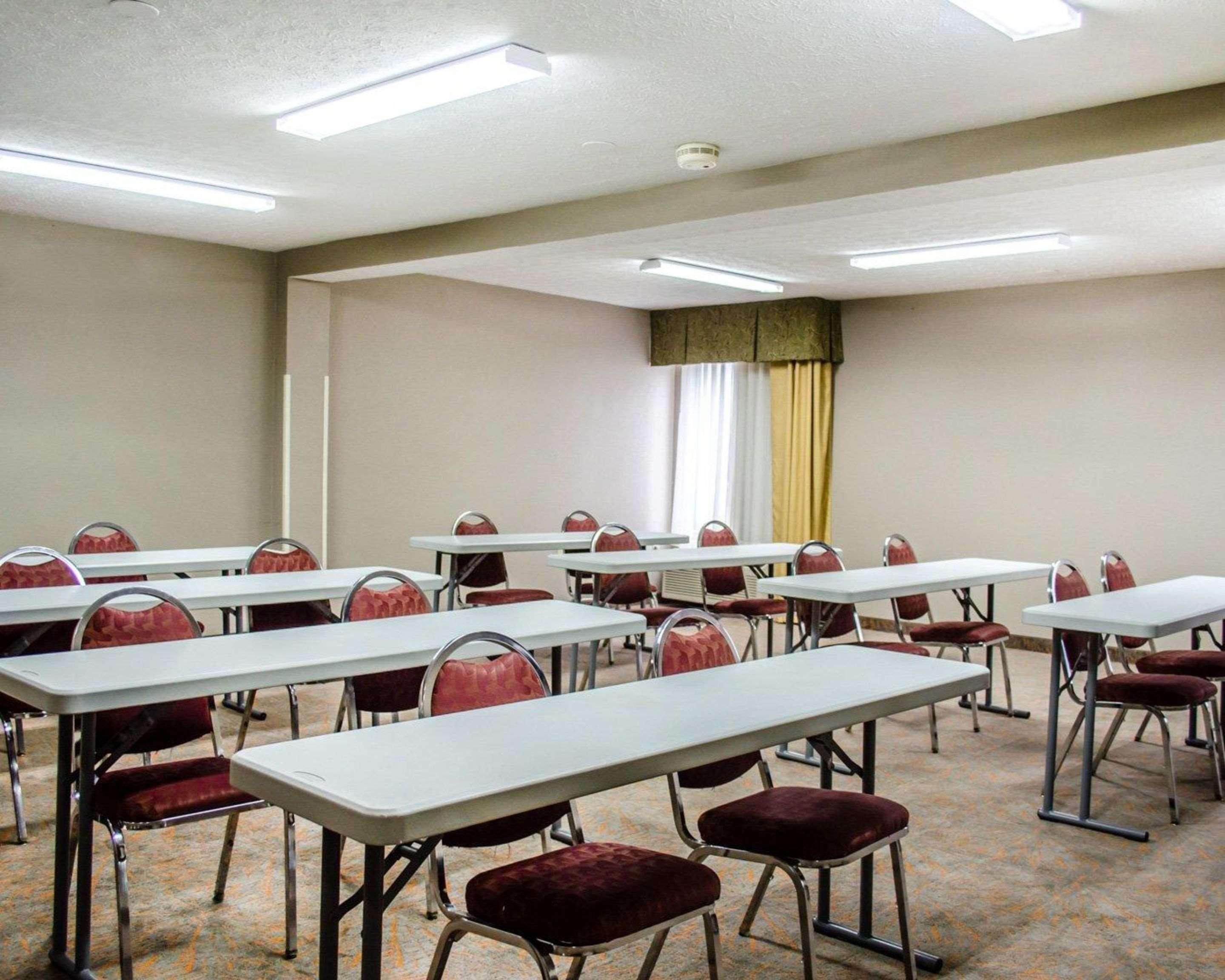 Quality Inn & Suites Medina - Akron West Bagian luar foto