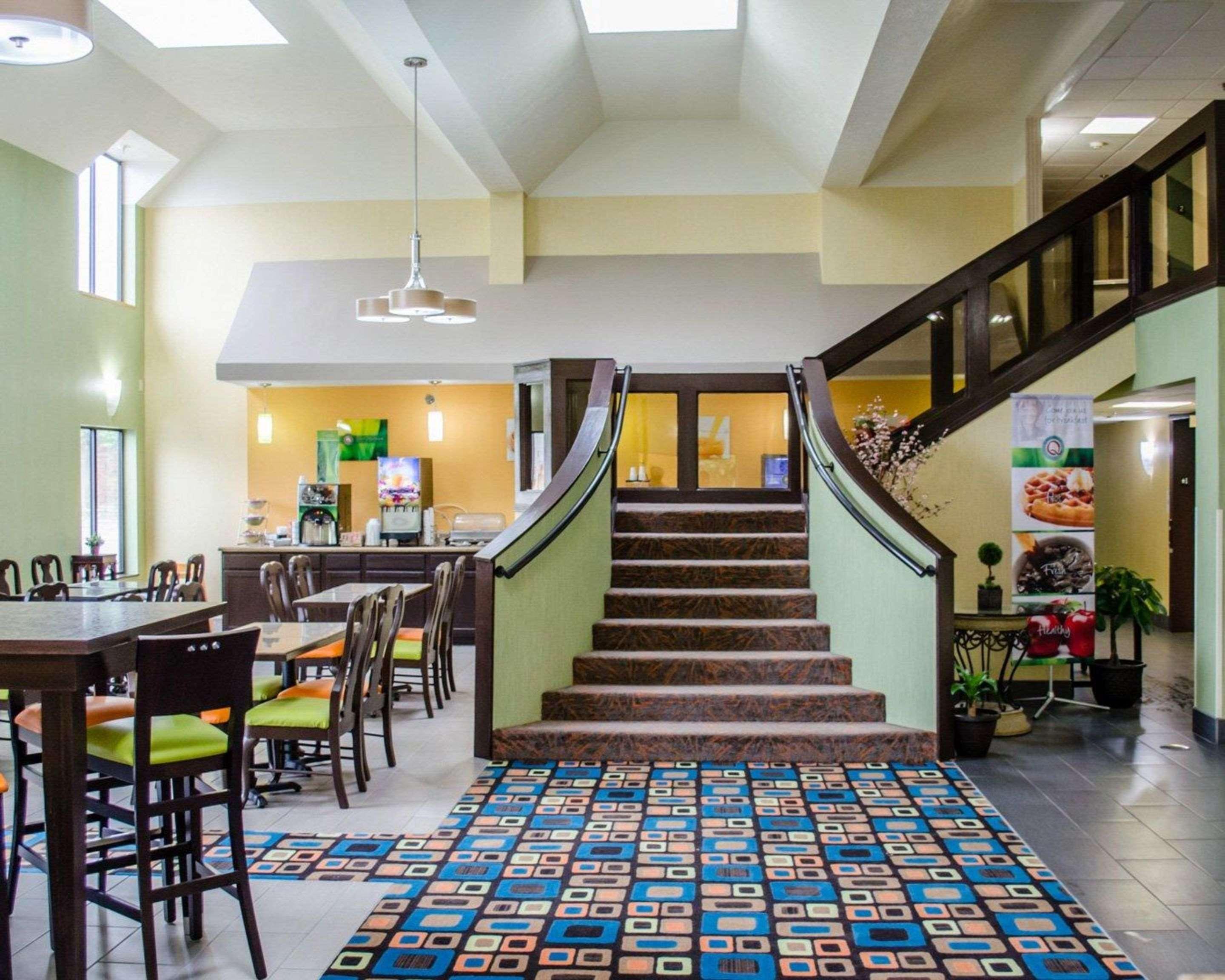 Quality Inn & Suites Medina - Akron West Bagian luar foto