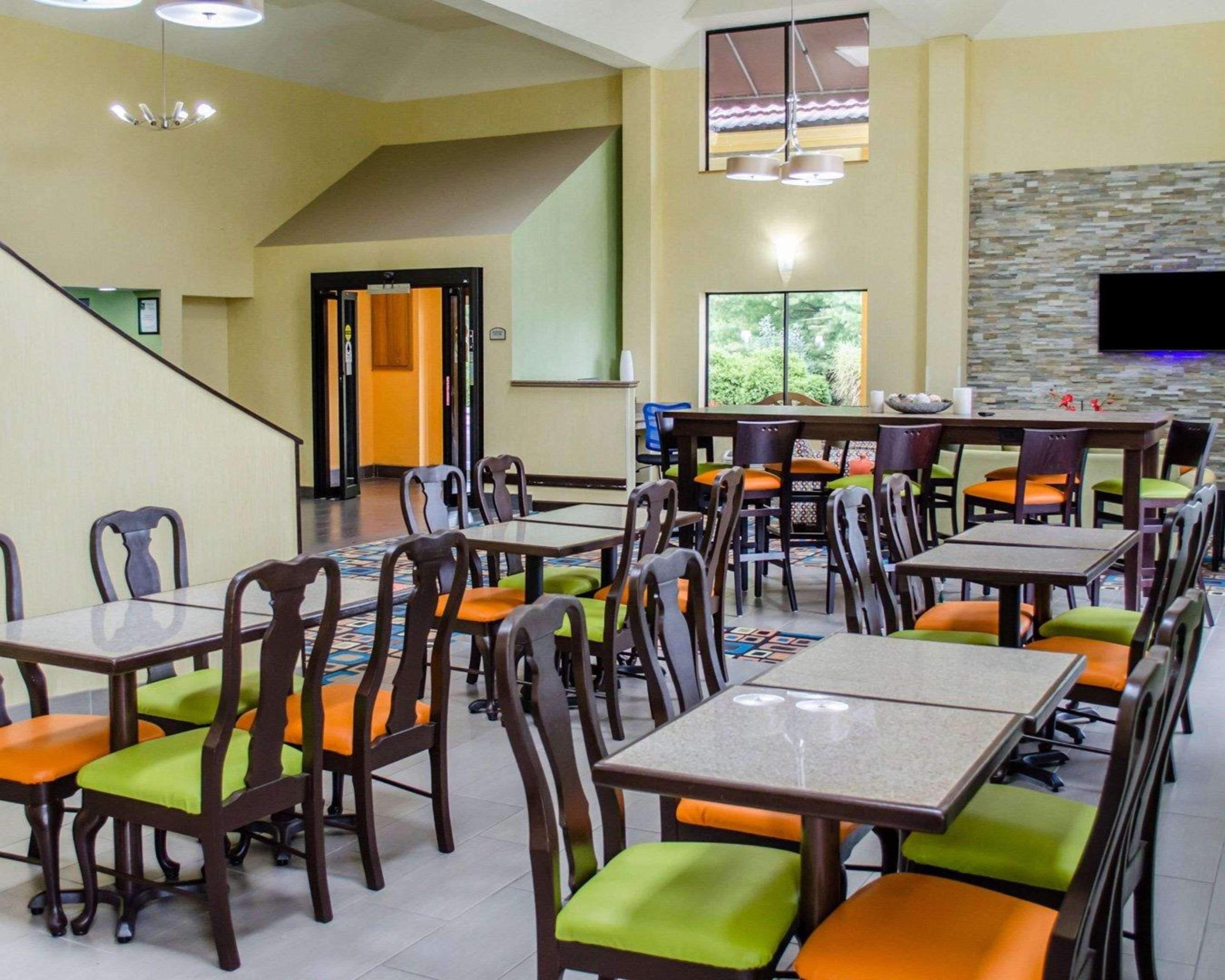 Quality Inn & Suites Medina - Akron West Bagian luar foto