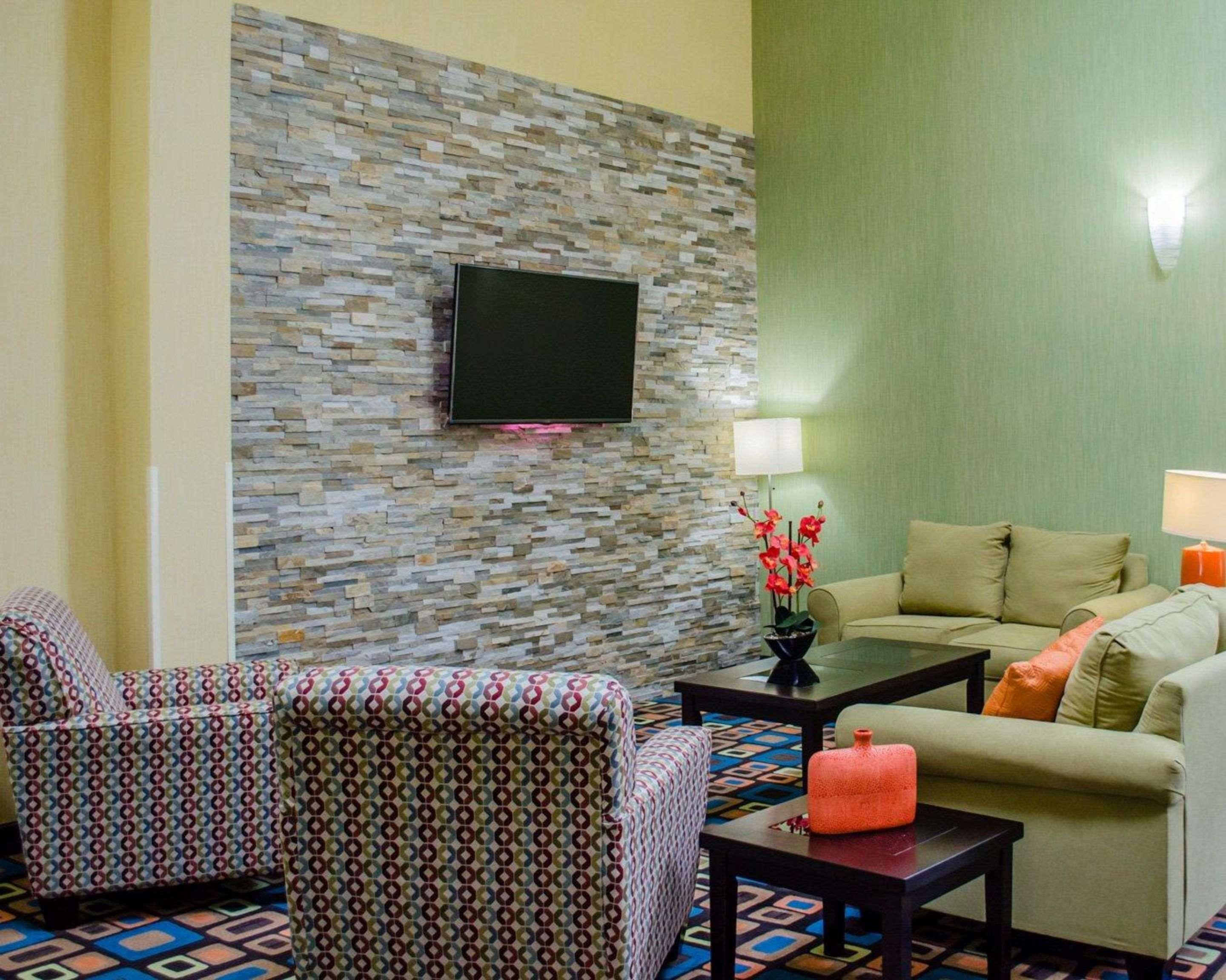 Quality Inn & Suites Medina - Akron West Bagian luar foto