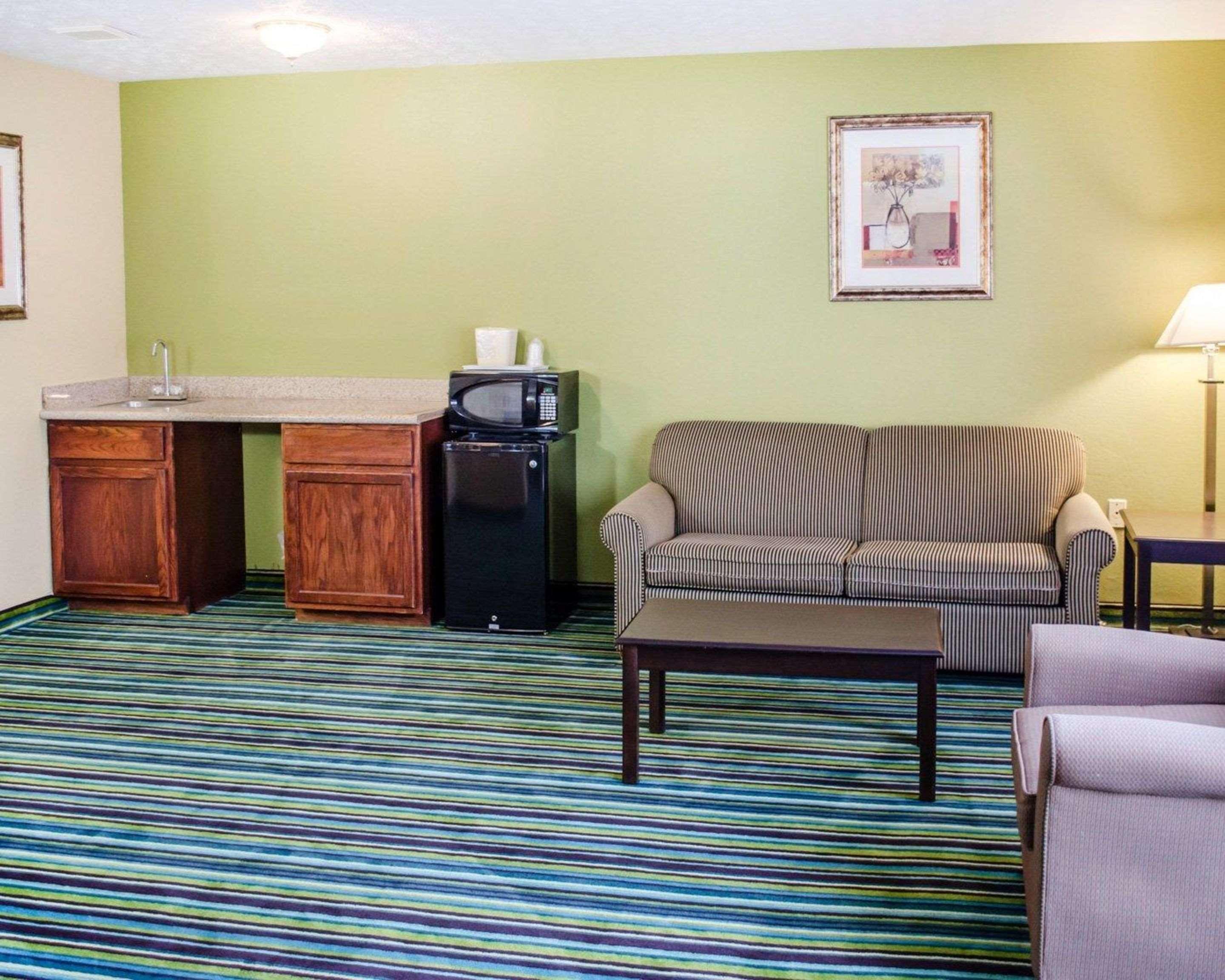 Quality Inn & Suites Medina - Akron West Bagian luar foto