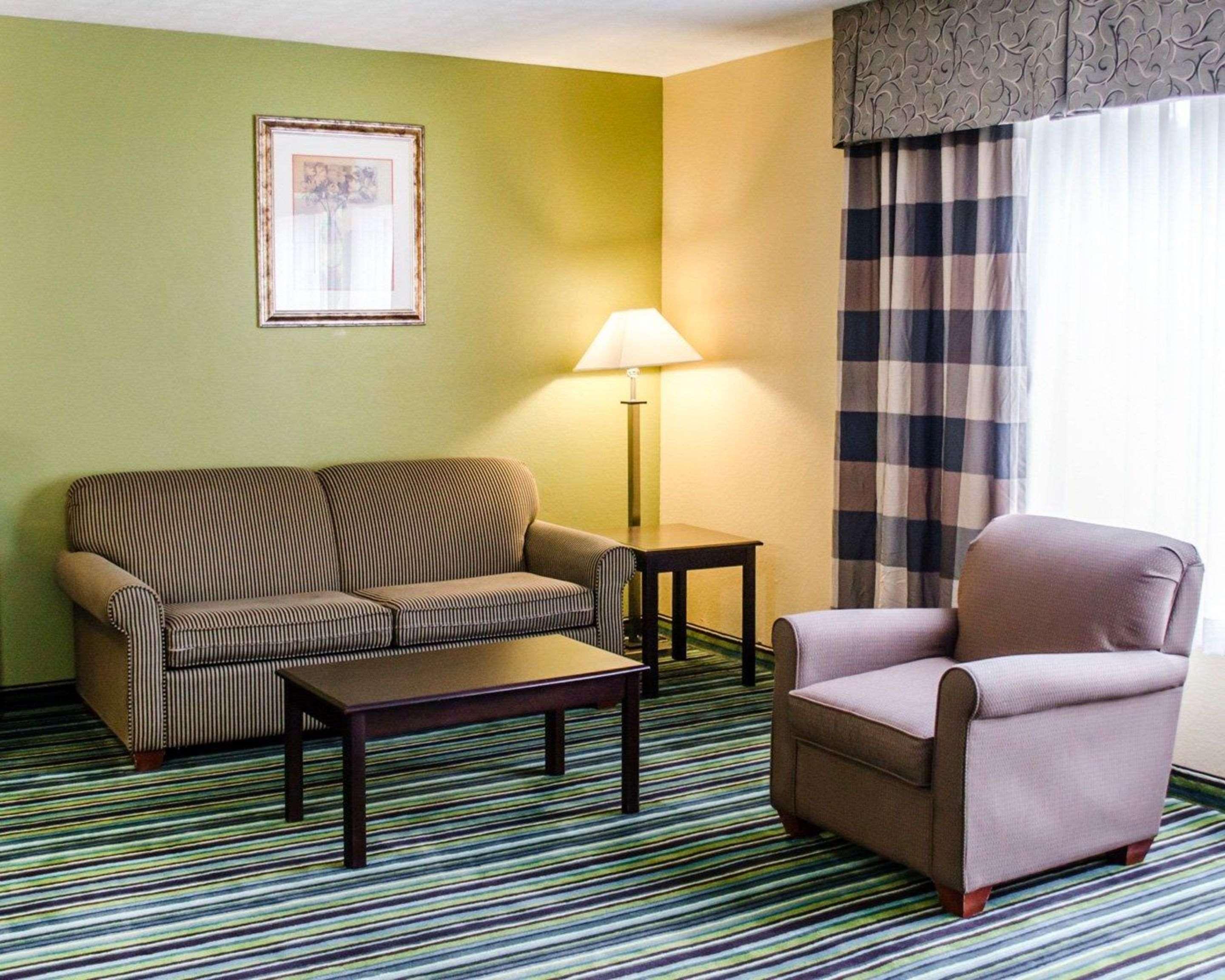 Quality Inn & Suites Medina - Akron West Bagian luar foto