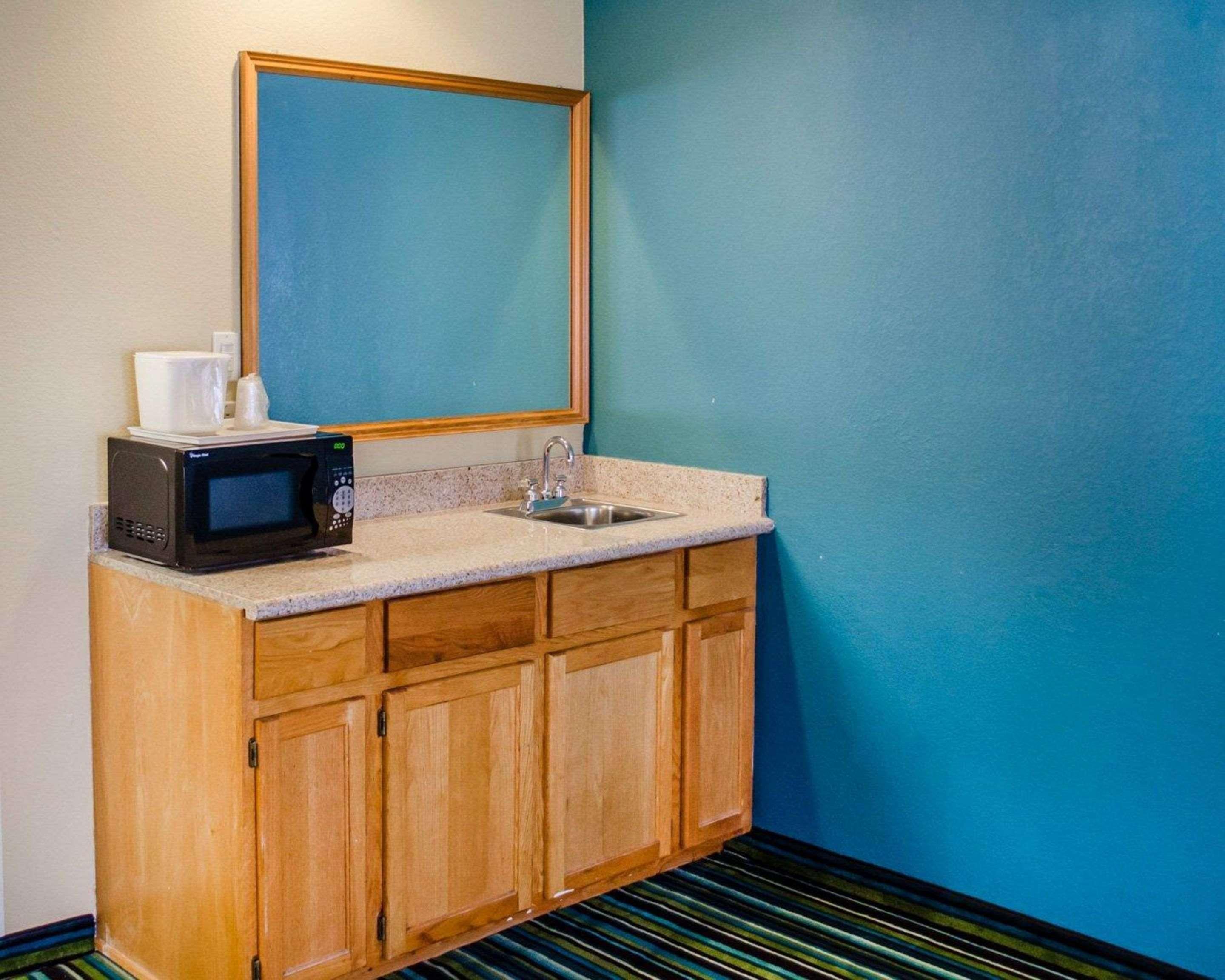 Quality Inn & Suites Medina - Akron West Bagian luar foto