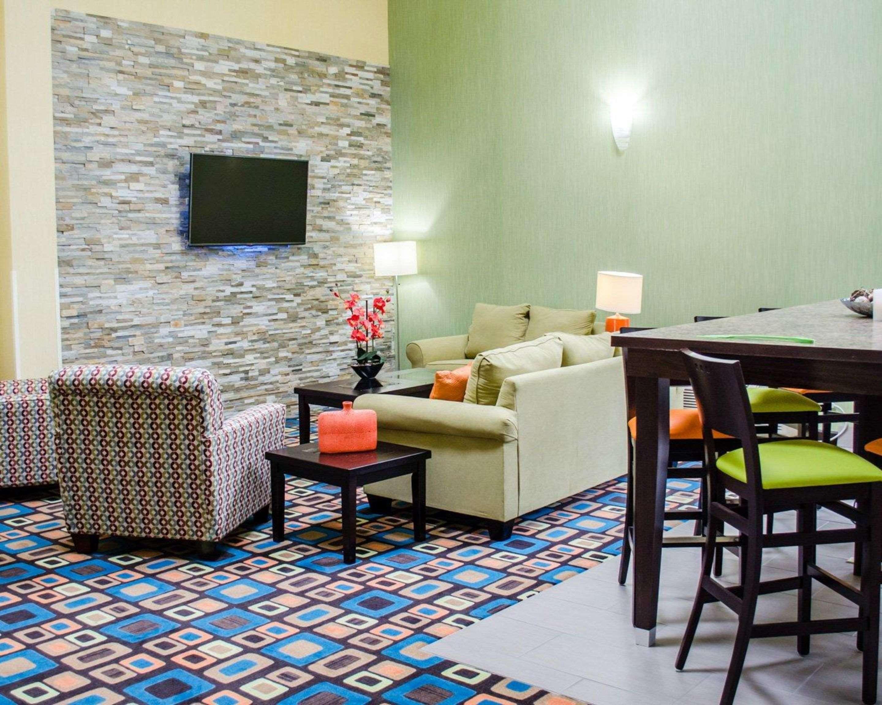Quality Inn & Suites Medina - Akron West Bagian luar foto